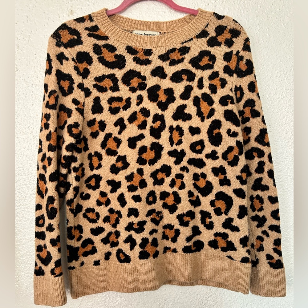 COTTON EMPORIUM • Leopard Sweater Size M